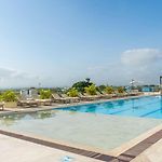 Luxury Apartment Suite Lake View 2 Min Airport
