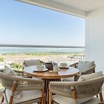 Luxury Apartment Suite Lake View 2 Min Airport